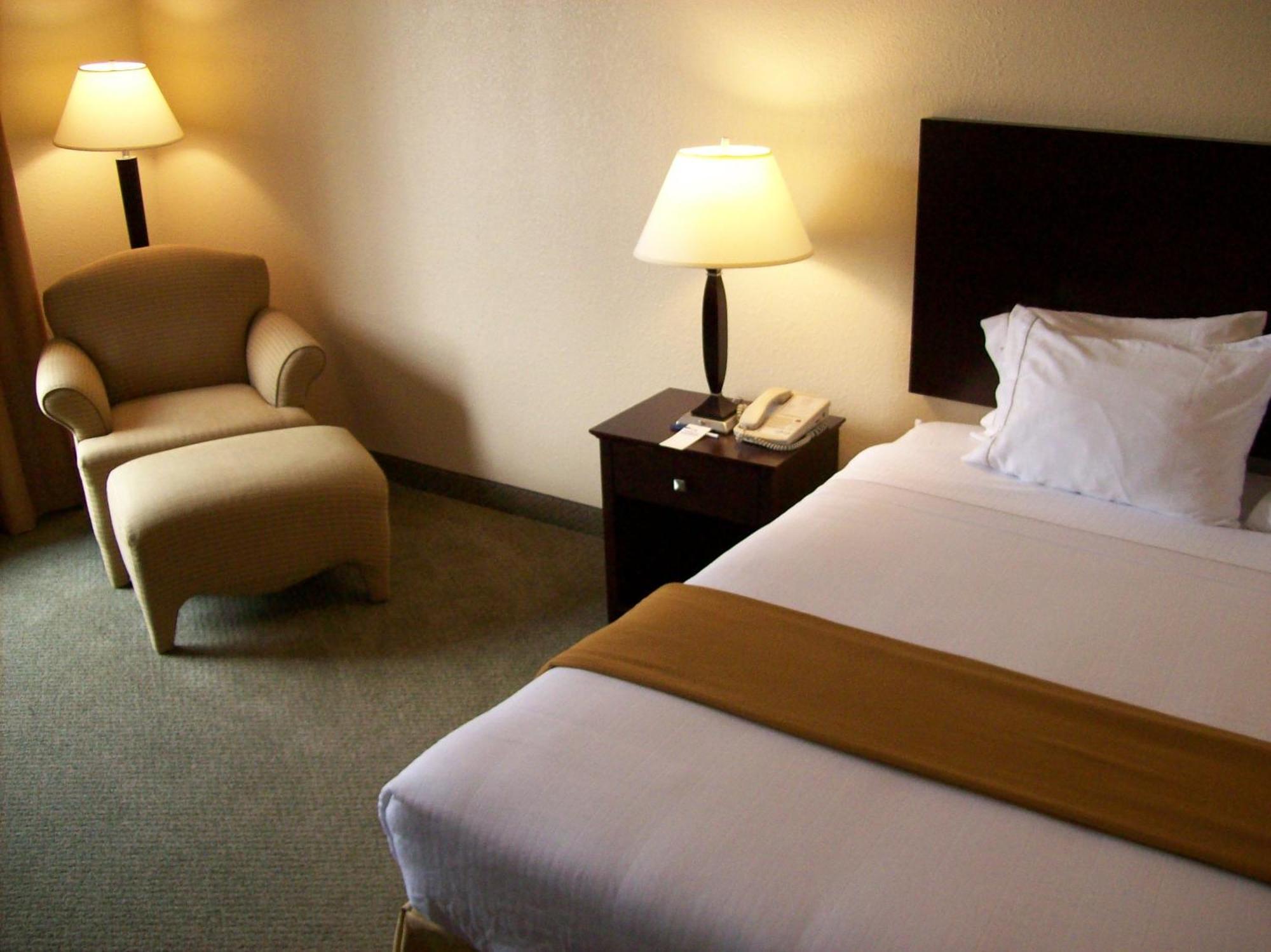 Holiday Inn Express Hotel & Suites Athens By Ihg מראה חיצוני תמונה